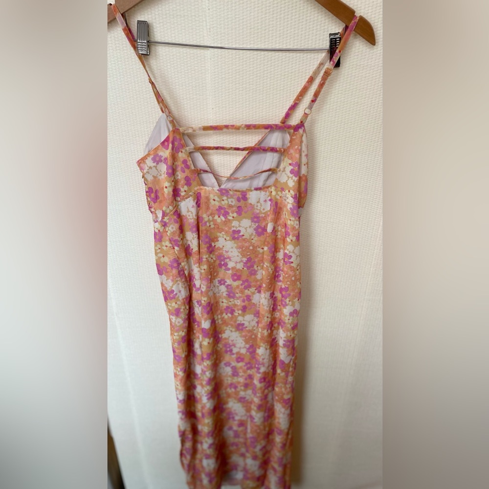 ASOS DESIGN cami pleated midi dress with if split in coral floral print - Picture 5 of 11